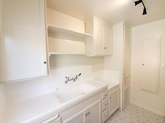 5th image of 1403 W Victory Blvd