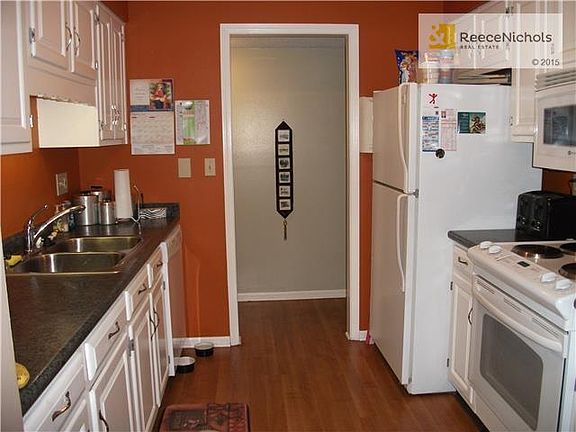 4th image of 4318 Belleview Ave #103