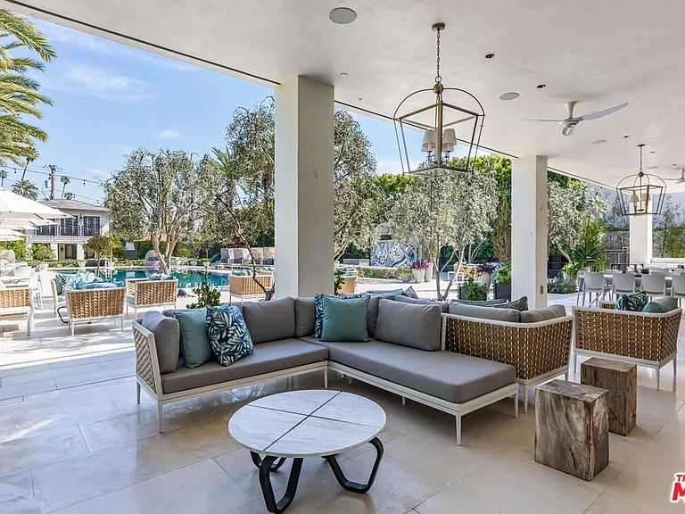 618 N Beverly Dr — Photo 30
