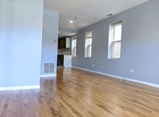 1239 W Erie St APT 2F, Chicago, IL 60642