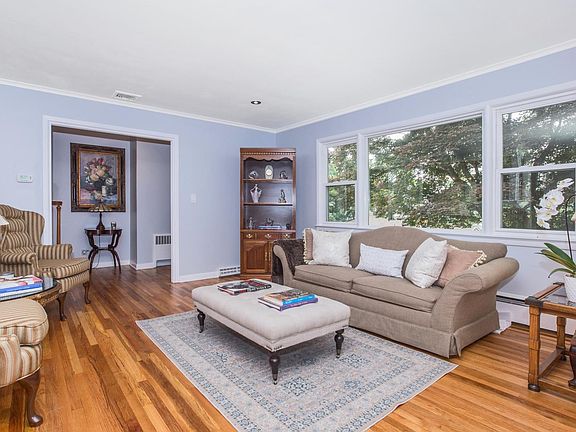 3rd image of 7 Sylvan Pl
