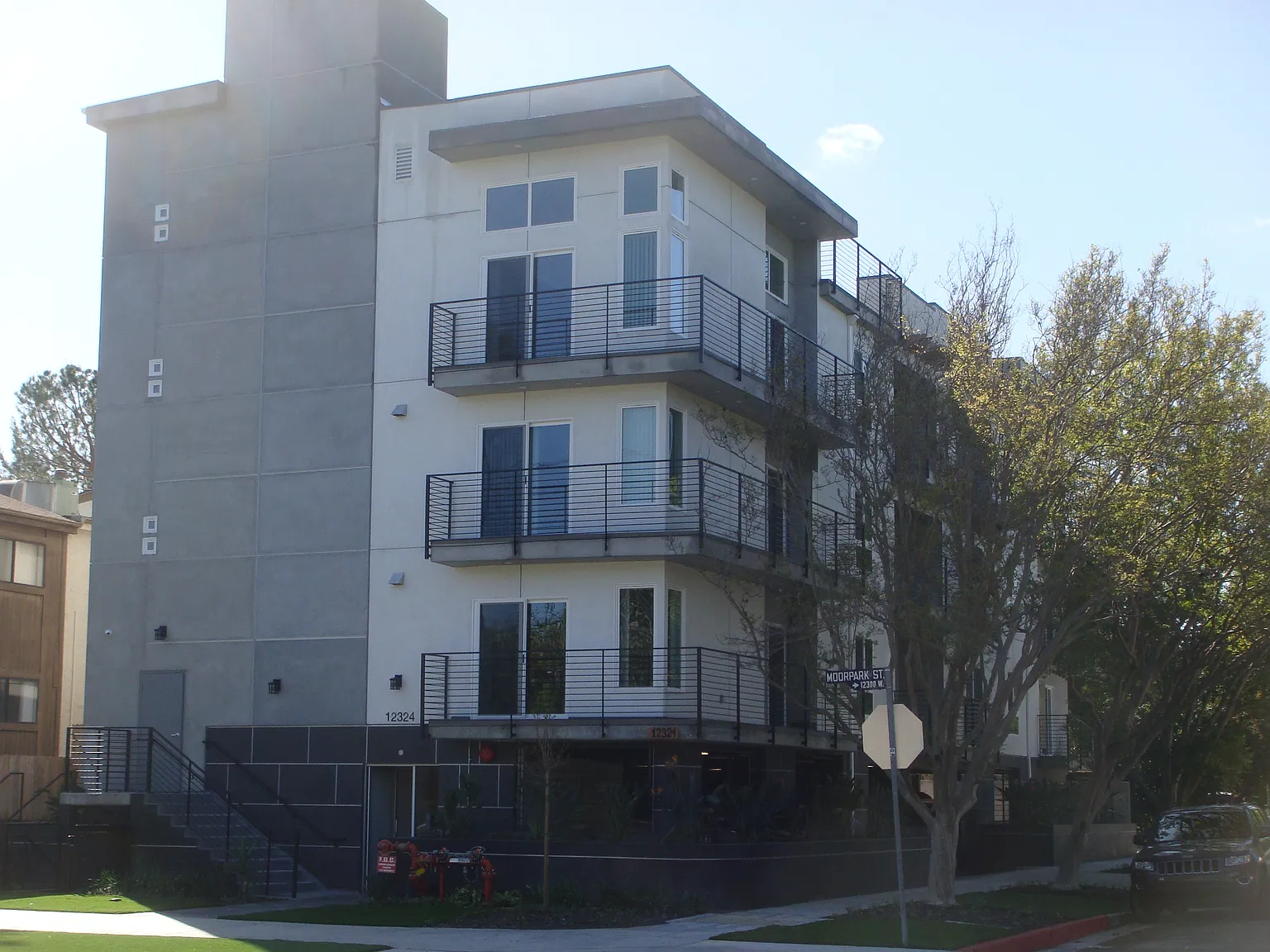 2 bed, 934 sqft, $3,400 — Photo 1
