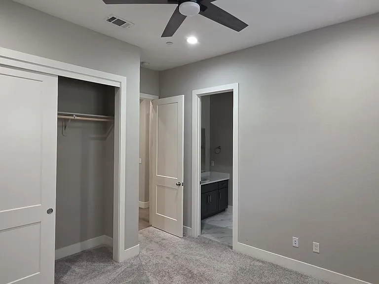285 Manhattan St — Photo 18