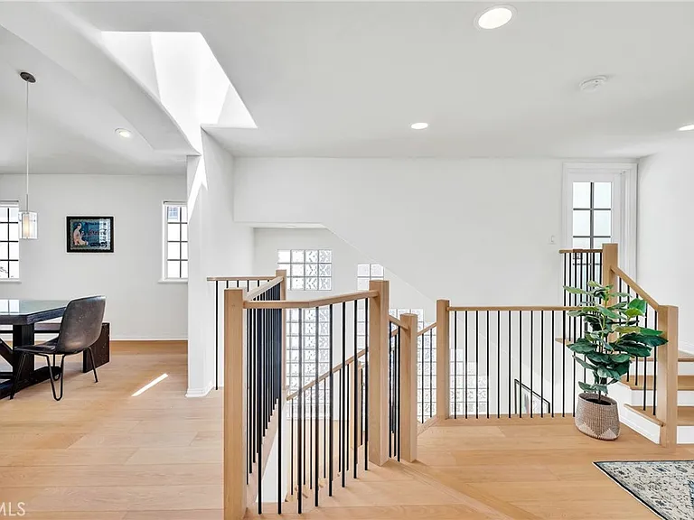 1021 Avenue D — Photo 60