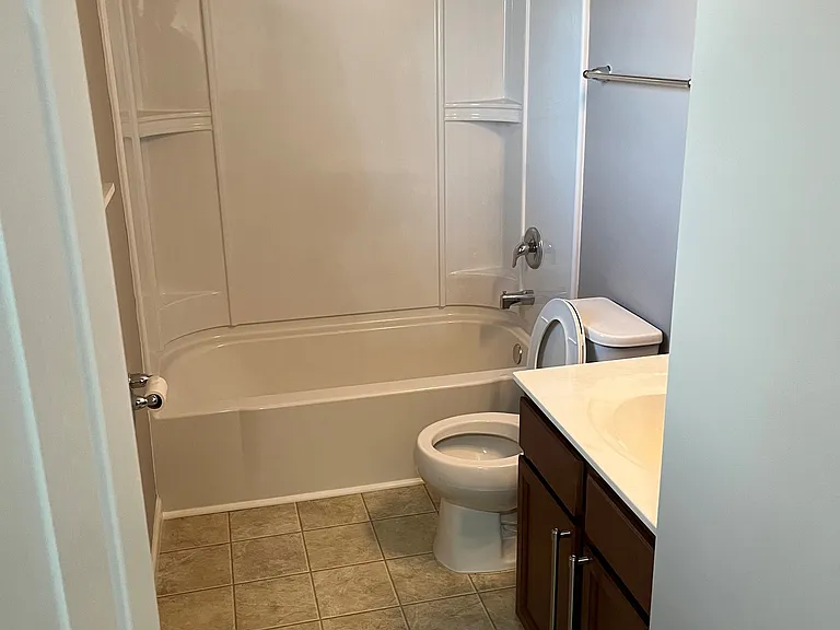 1027 Chesterfield Dr — Photo 11