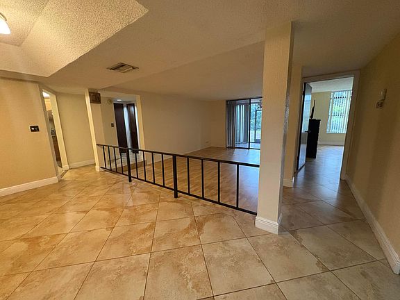 3rd image of 3730 INVERRARY Drive #1W