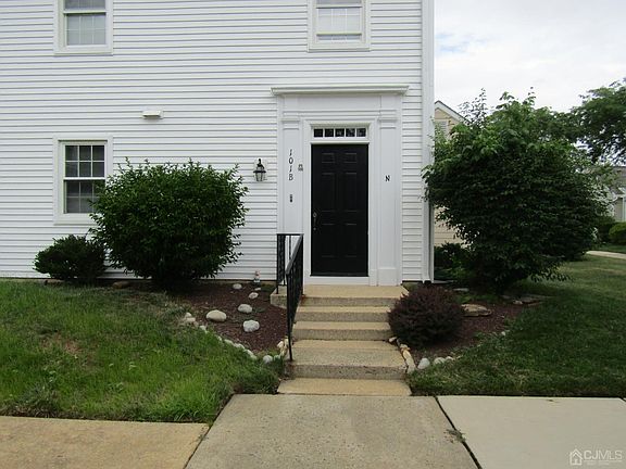 2nd image of 101 N Glenwood Ln #B