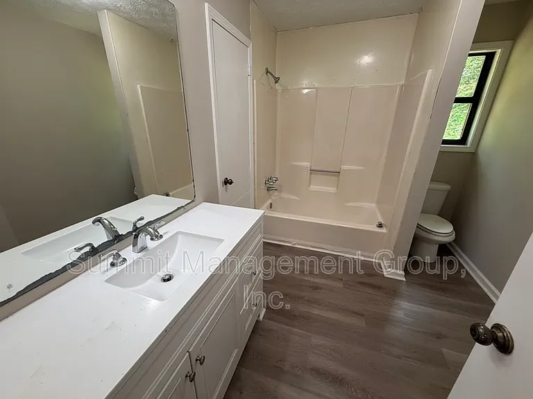 1035 Eastview Rd NE #A — Photo 16