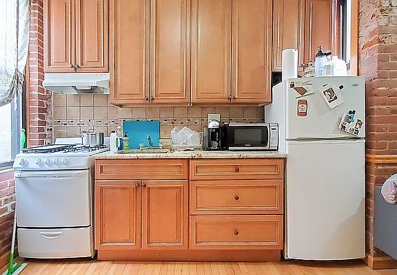 3rd image of 97 E 7th St #18A