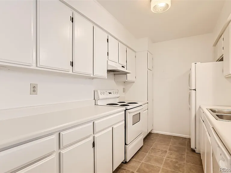 3855 S Monaco Street Pkwy #265 — Photo 3