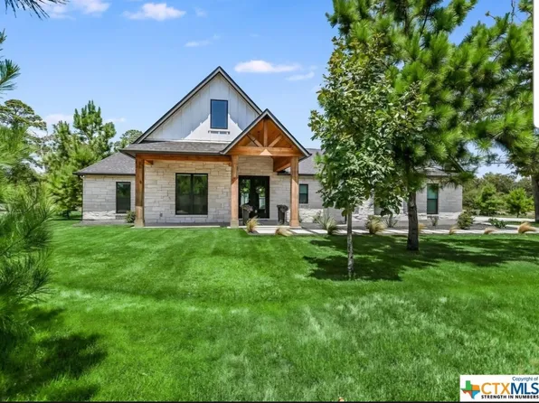 102 Dickenson Ln, Paige, TX 78659