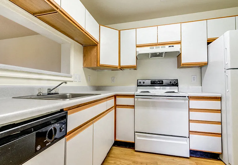 Foxridge Apartments — Photo 11