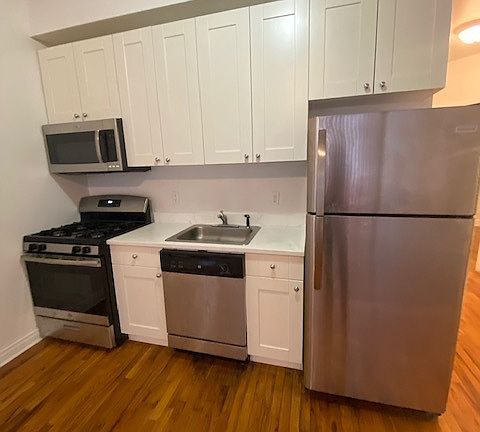 5th image of 21 Maiden Ln APT 7B
