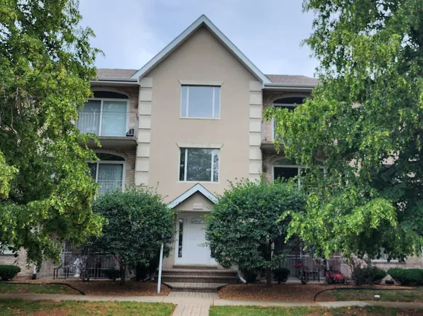 9439 S 79th Ave APT 201, Hickory Hills, IL 60457