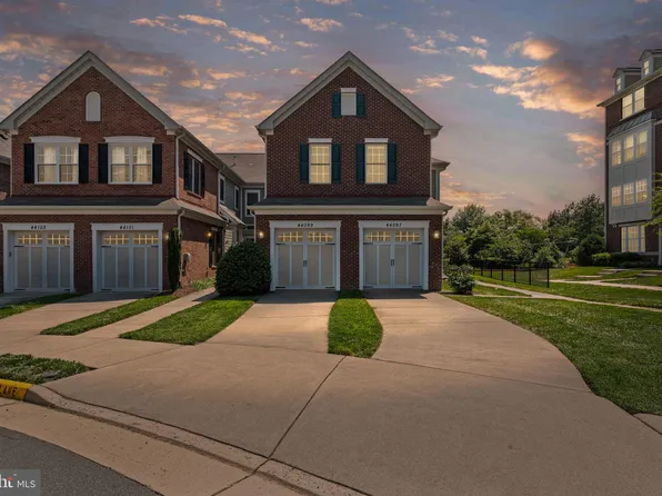 44099 Peirosa Ter, Chantilly, VA 20152