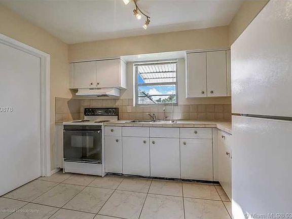 5th image of 3660 NW 44th Ave