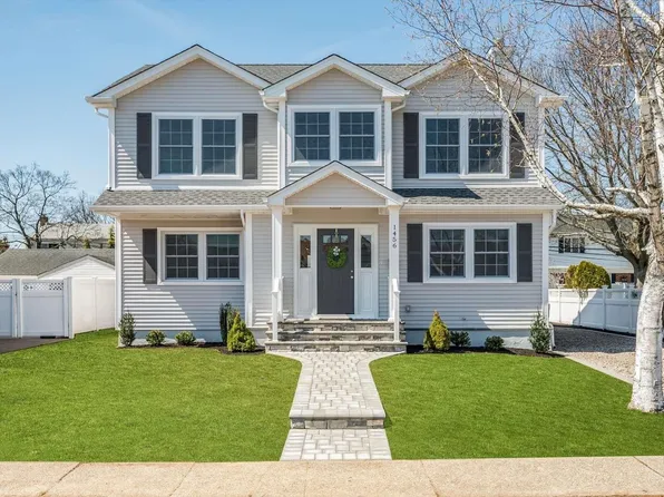 1456 Bowers Drive, Seaford, NY 11783