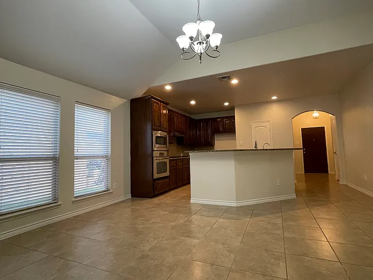 10525 Flat Creek Trl — Photo 9