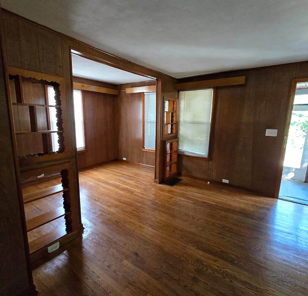 3 bed, 1.5 bath, $2,500 — Photo 3