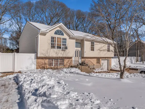 19 Summit, Farmingville, NY 11738