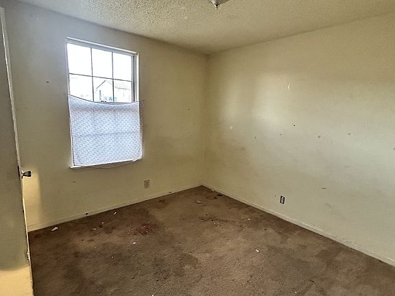 2nd image of 2706 Vista Ln