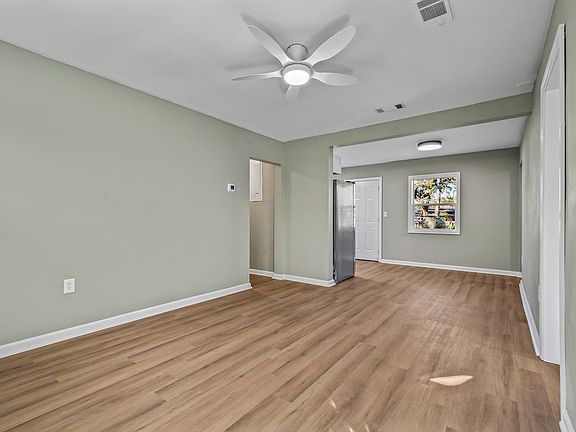 4th image of 516 Castlewood Dr
