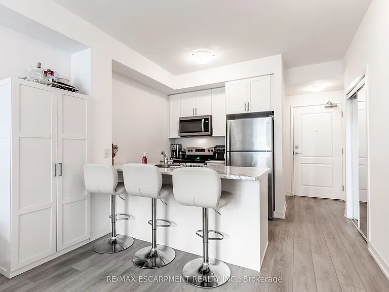 450 Dundas St E #708 — Photo 4