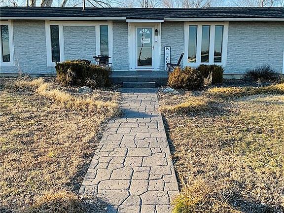 5th image of 22554 Robertson Rd