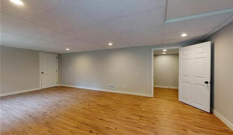 Building Photo - 115 Walnut Dr