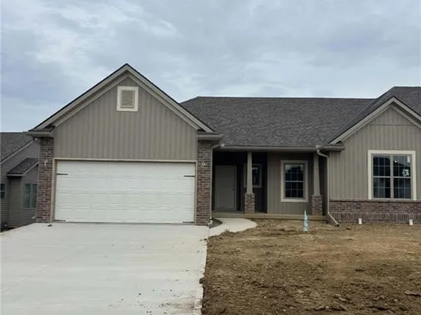 4705 Stonebridge Dr E, Saint Joseph, MO 64505