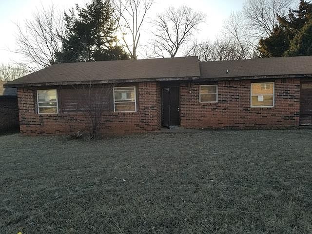 1st image of 907 Pinebrook Dr