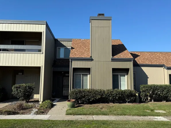 1063 Mangrove Ln, Alameda, CA 94502