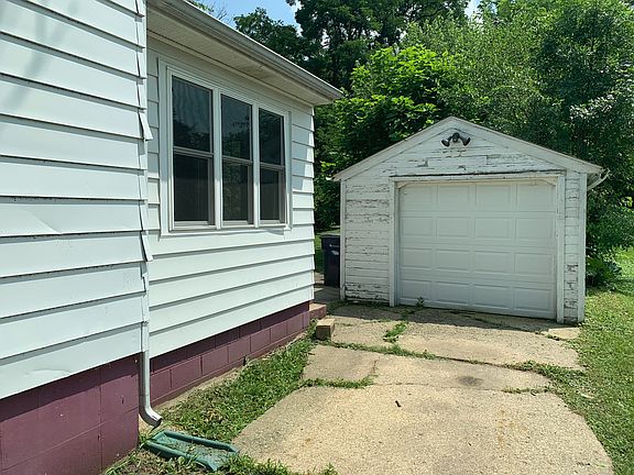 3rd image of 366 Glen St
