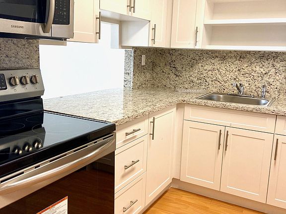 3rd image of 6900 Bay Dr APT 7B