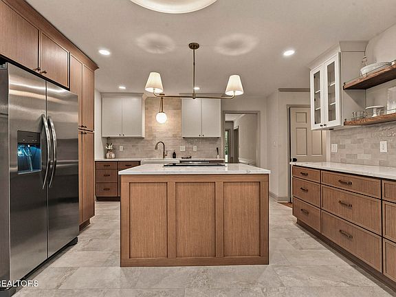 5th image of 405 Midshipman Ln