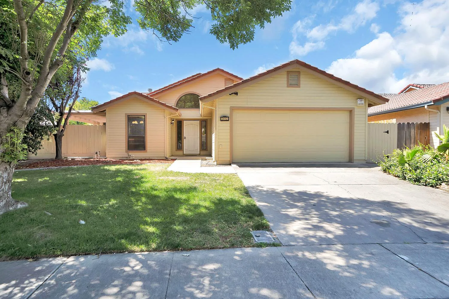 2412 Southfork Ln photo 1
