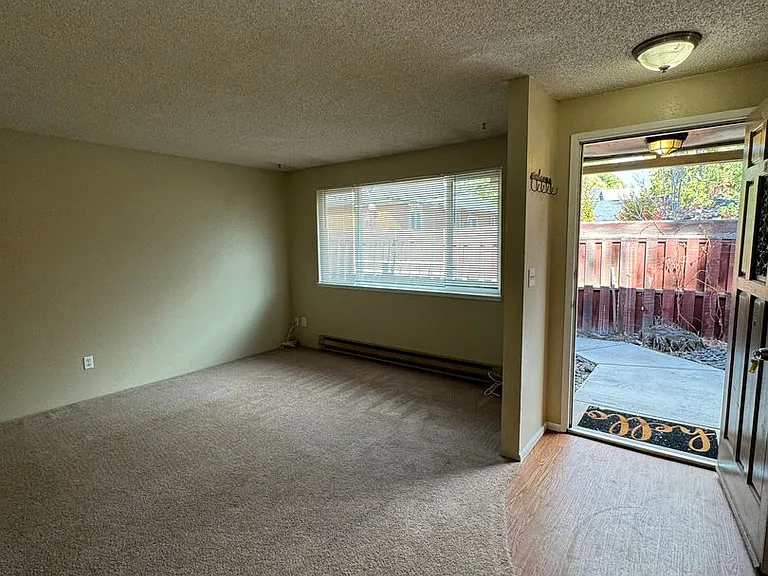 1827 Worden Ave — Photo 12