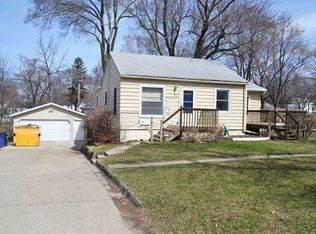 712 33rd St NE, Cedar Rapids, IA 52402