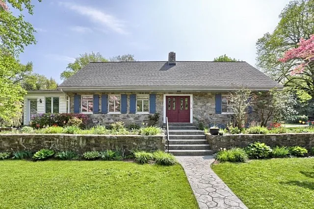 25 Jackson Dr photo 1