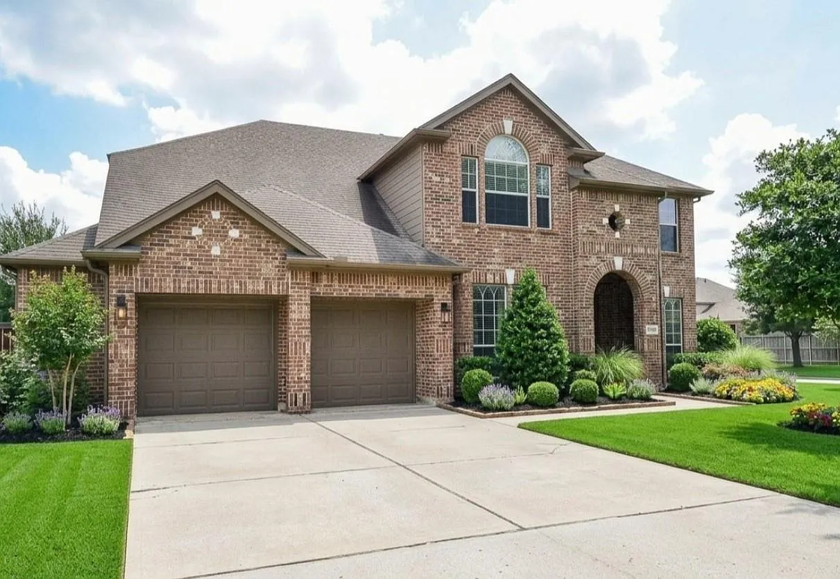 4 bed, 3.5 bath, 3438 sqft, $3,500 — Photo 1