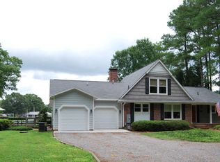 191 Castle Ln, Kilmarnock, VA 22482