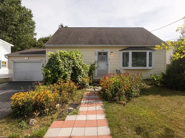 116 Miller Dr, East Syracuse, NY 13057