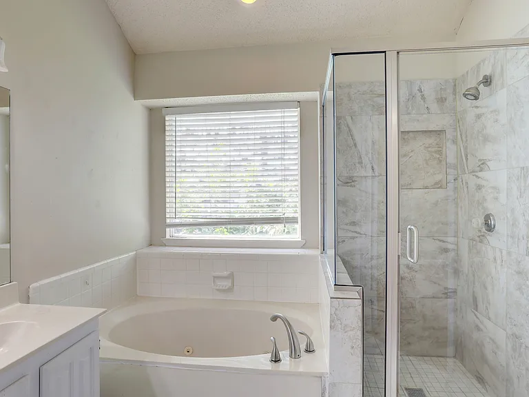 1821 Chattham Ct — Photo 9
