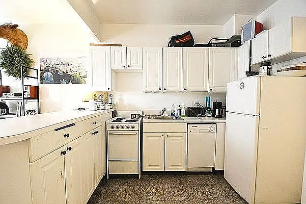 Rented by REAL New York | media 9