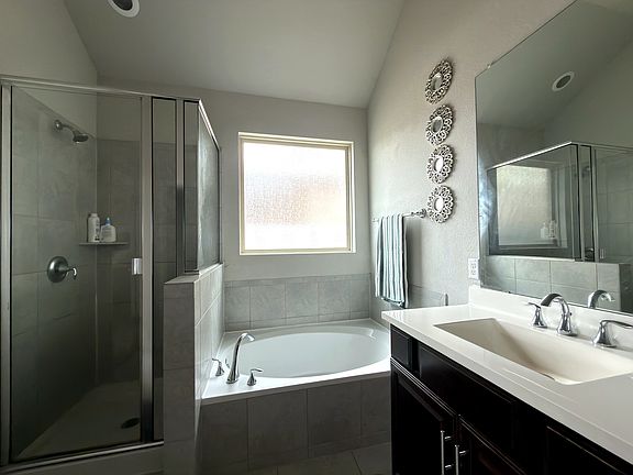 5th image of 2743 Enza Ct