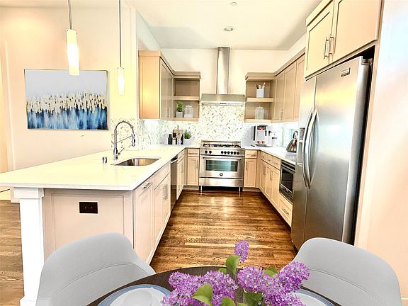 4th image of 1861 Summit Ave #2