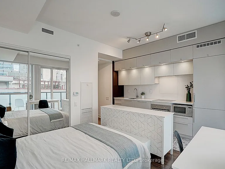 15 Grenville St #1406 — Photo 32