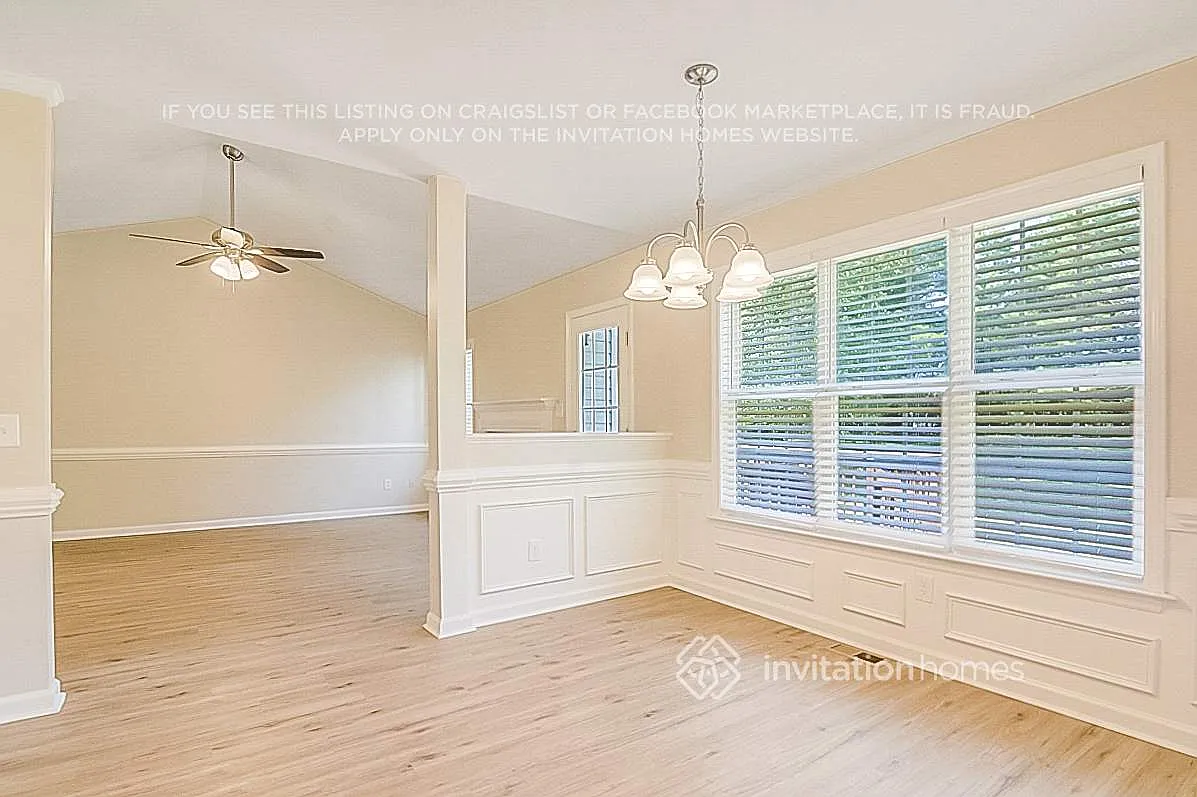 Building Photo - 119 Woodsorrell Ct