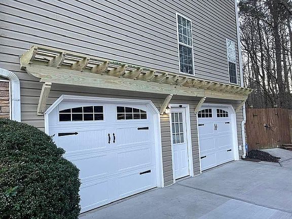 Garage pergola