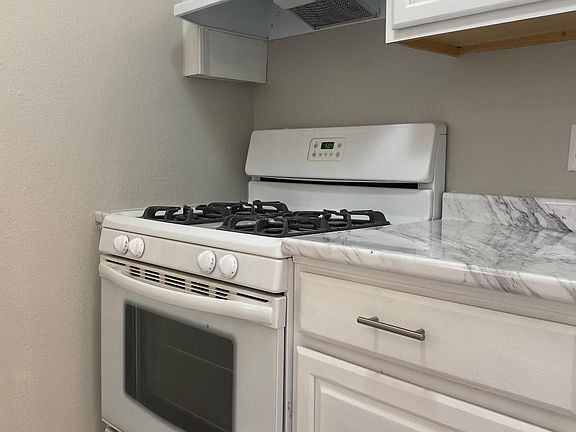 4th image of 648 White Cliffs Dr APT D